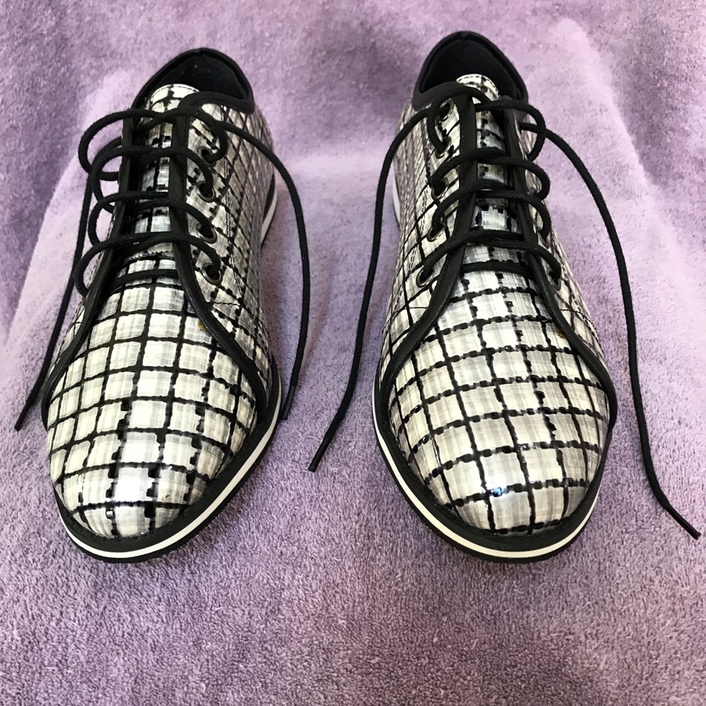 Women's size 11 Addiction brand lace up shoes